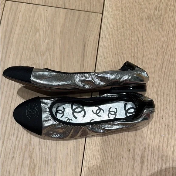 Authentic Rare Chanel Silver and Black Women's Ballet Flats - size 38 - Picture 4 of 11